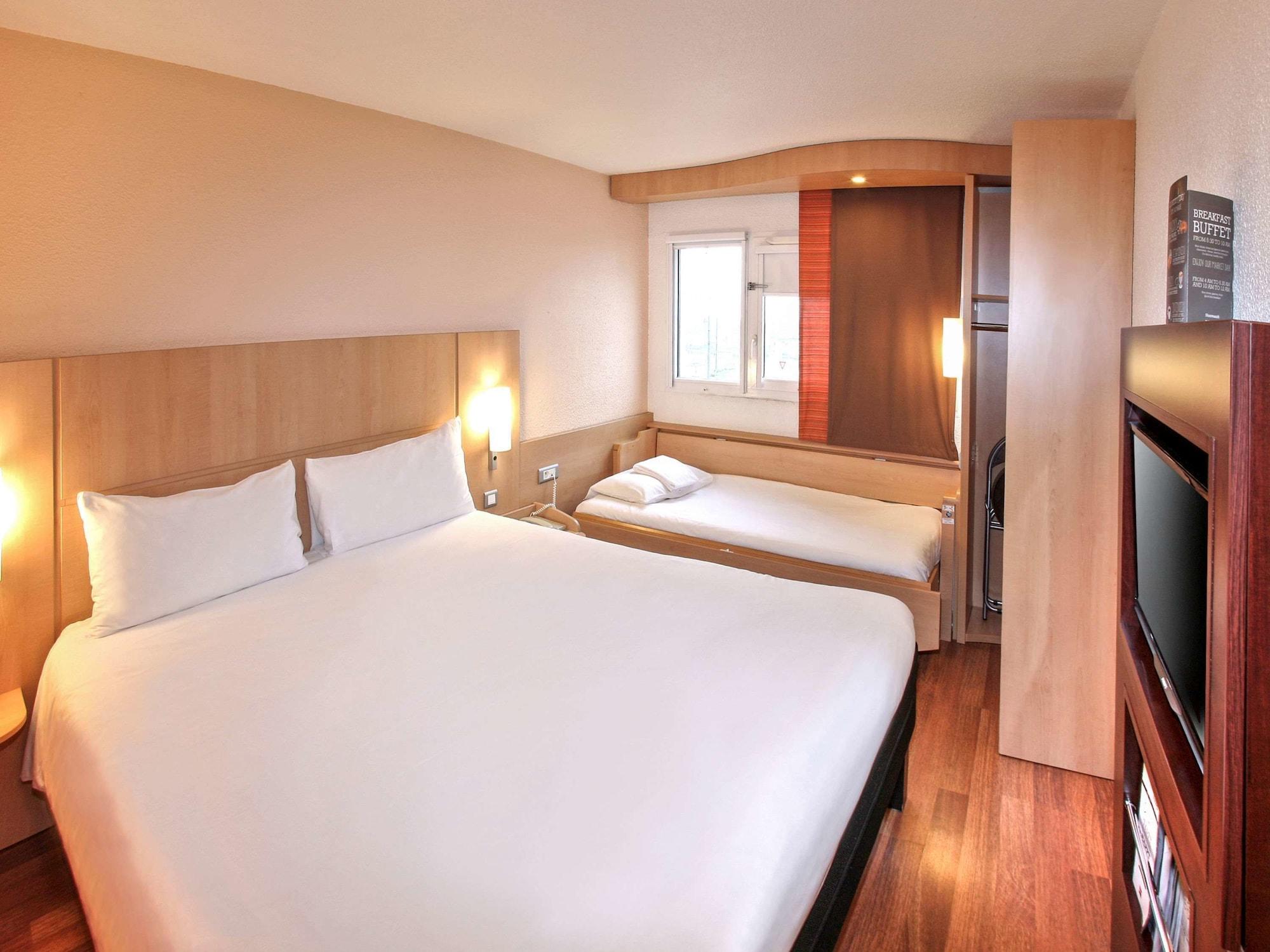 Готель Ibis Poitiers Sud Екстер'єр фото