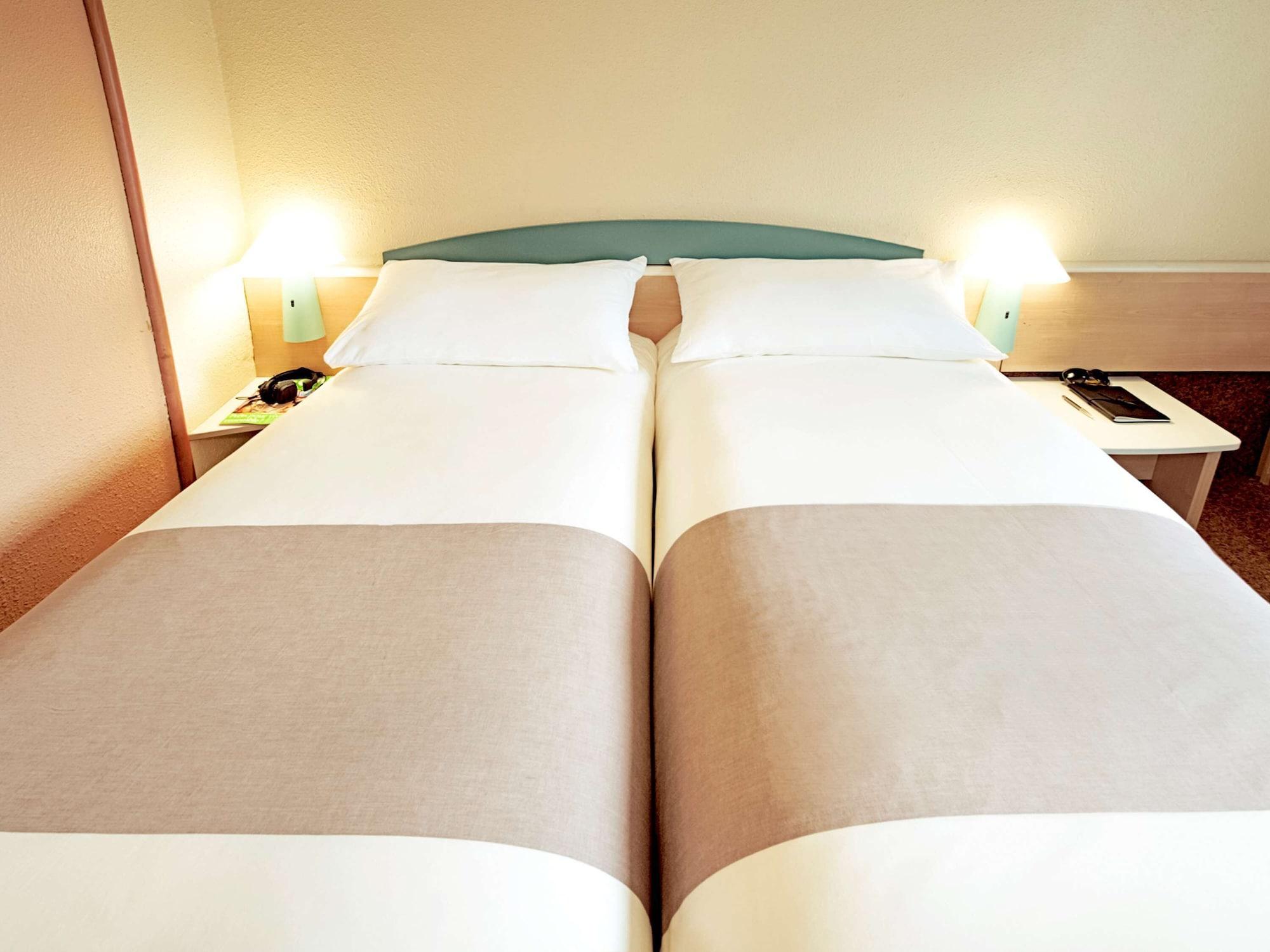 Готель Ibis Poitiers Sud Екстер'єр фото