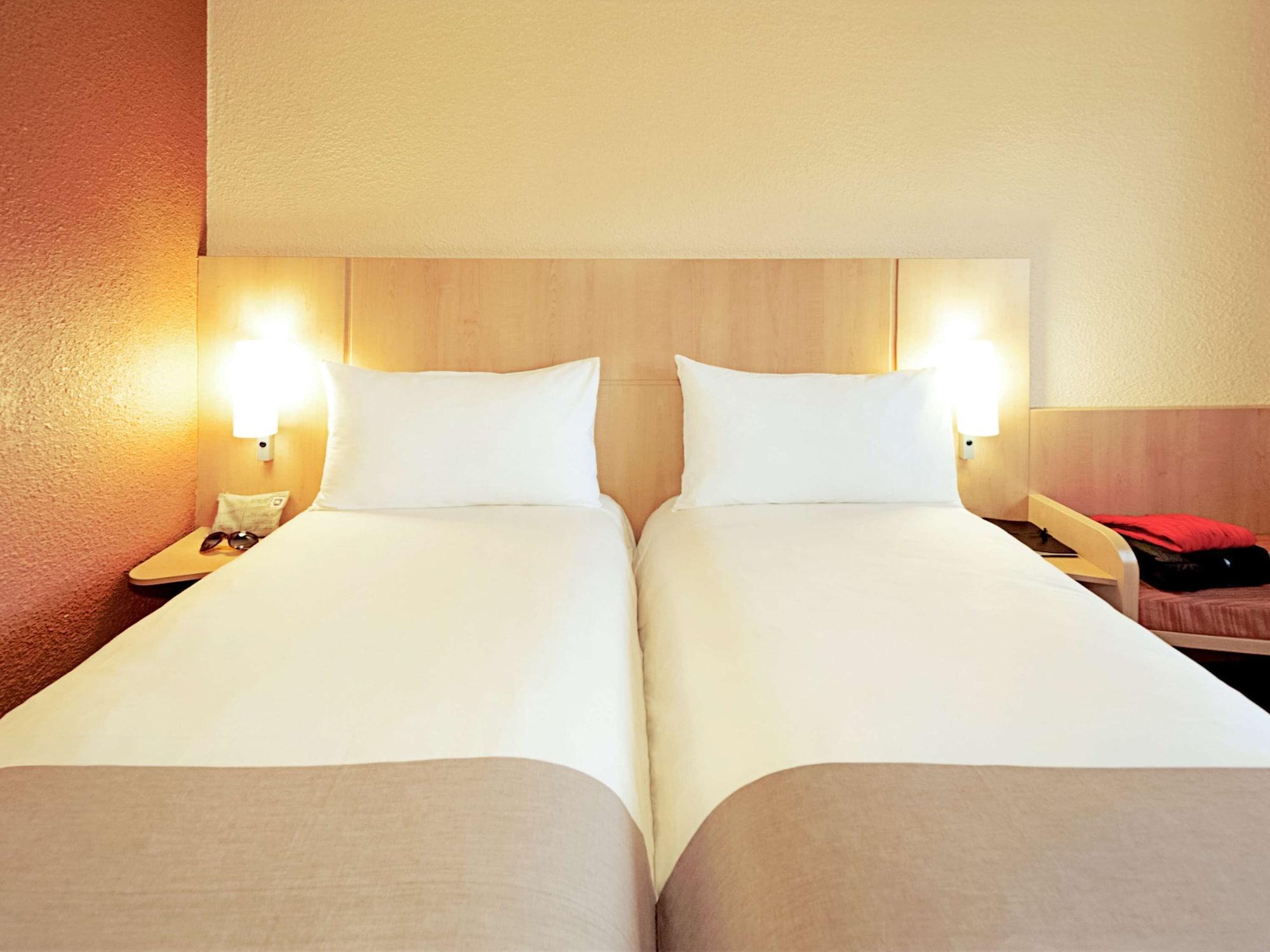 Готель Ibis Poitiers Sud Екстер'єр фото