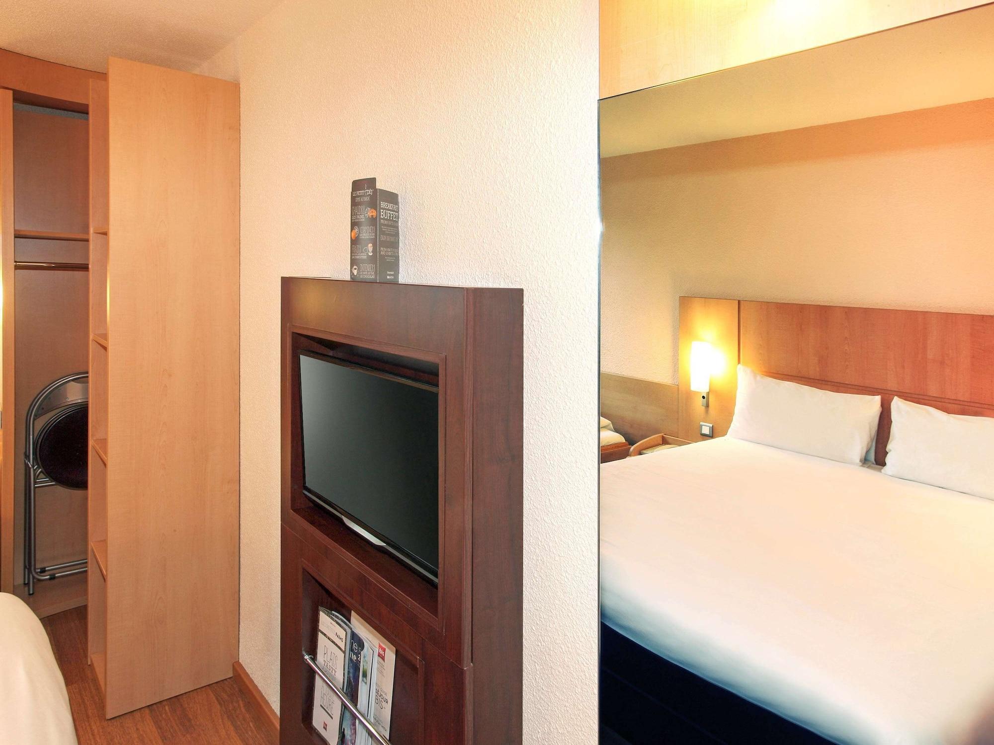 Готель Ibis Poitiers Sud Екстер'єр фото