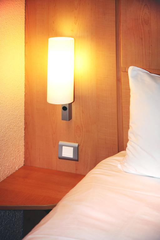 Готель Ibis Poitiers Sud Екстер'єр фото